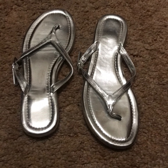 Silver flip flops - Picture 1 of 7